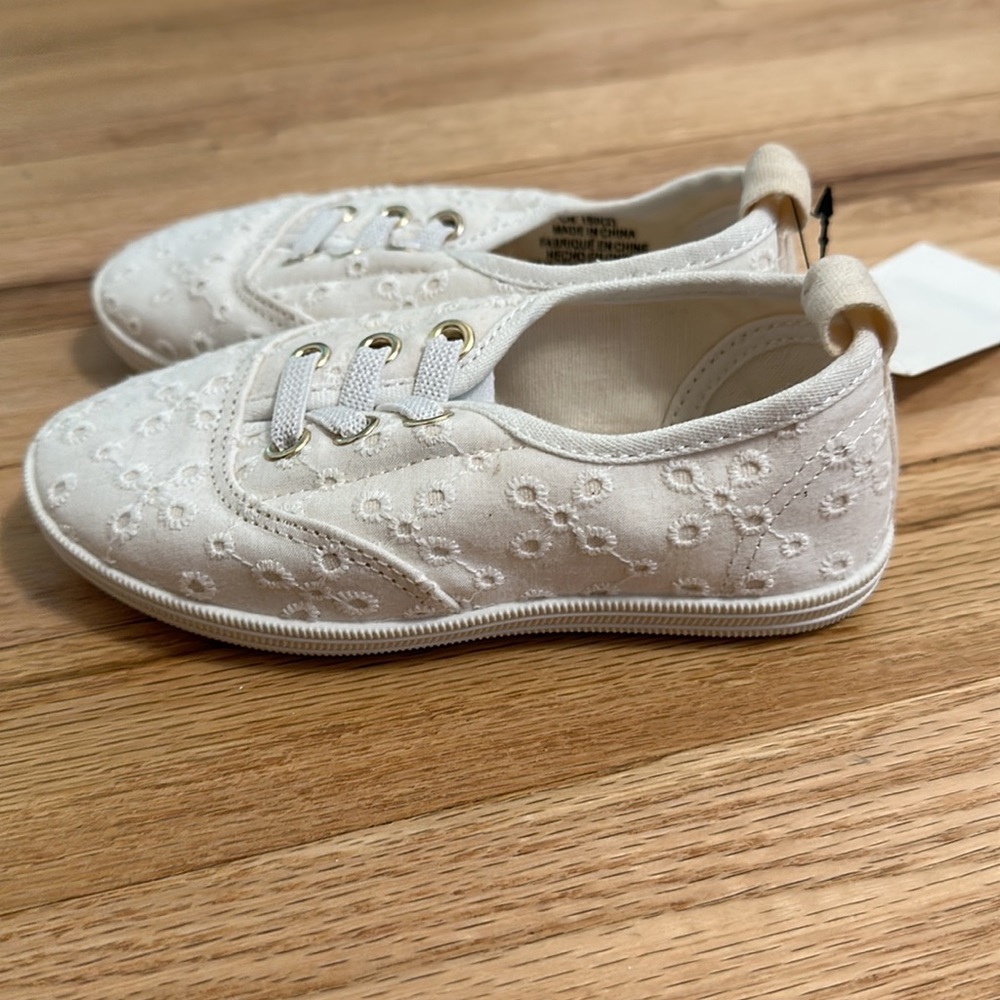 Nwt H&M slip on shoes, white eyelet size 7.5